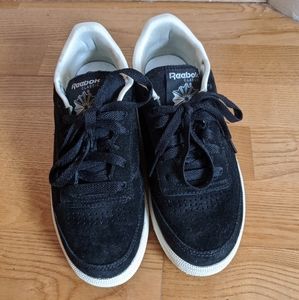 Reebok Club C black suede shoes 6.5